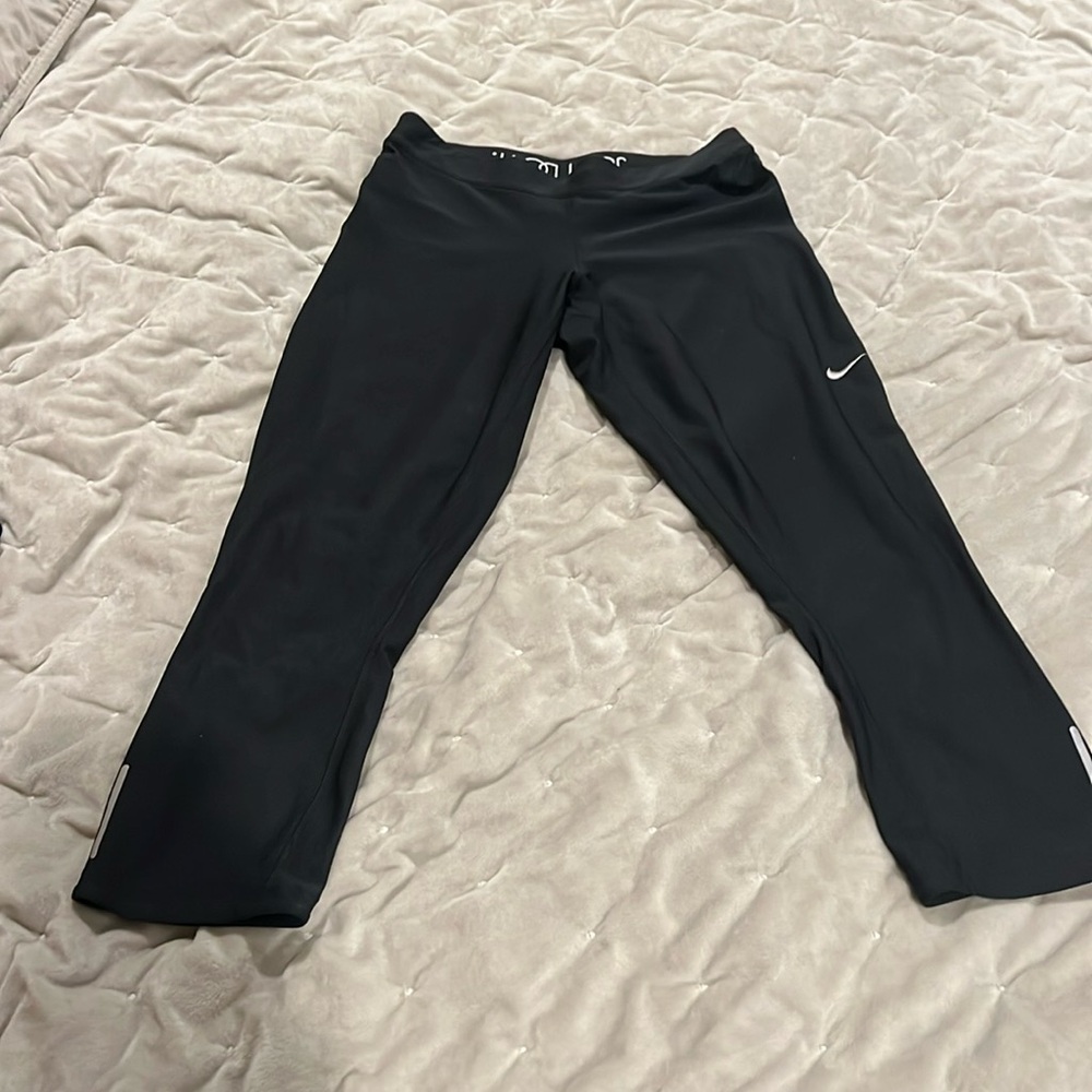 NIKE DRI-FIT ESSENTIAL ATHLETIC CROP LEGGINGS